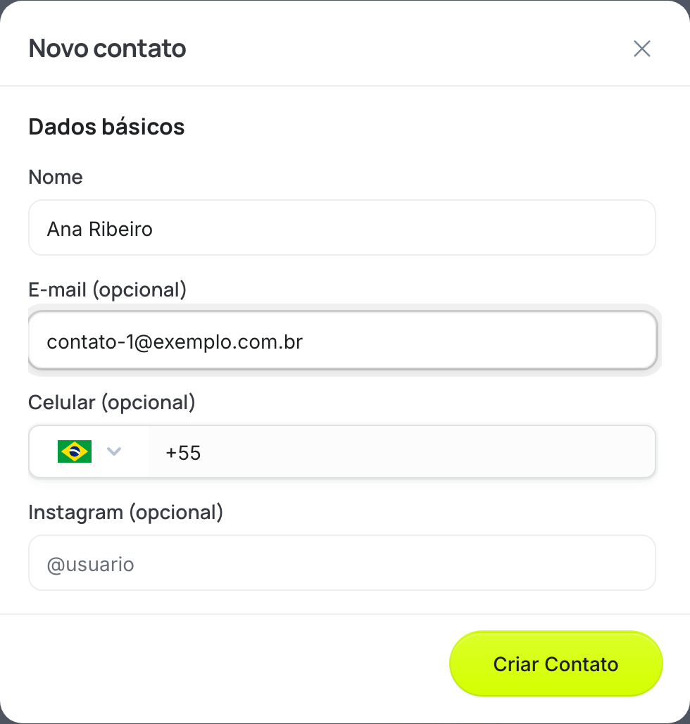 Formulário de novo contato com nome e e-mail preenchidos